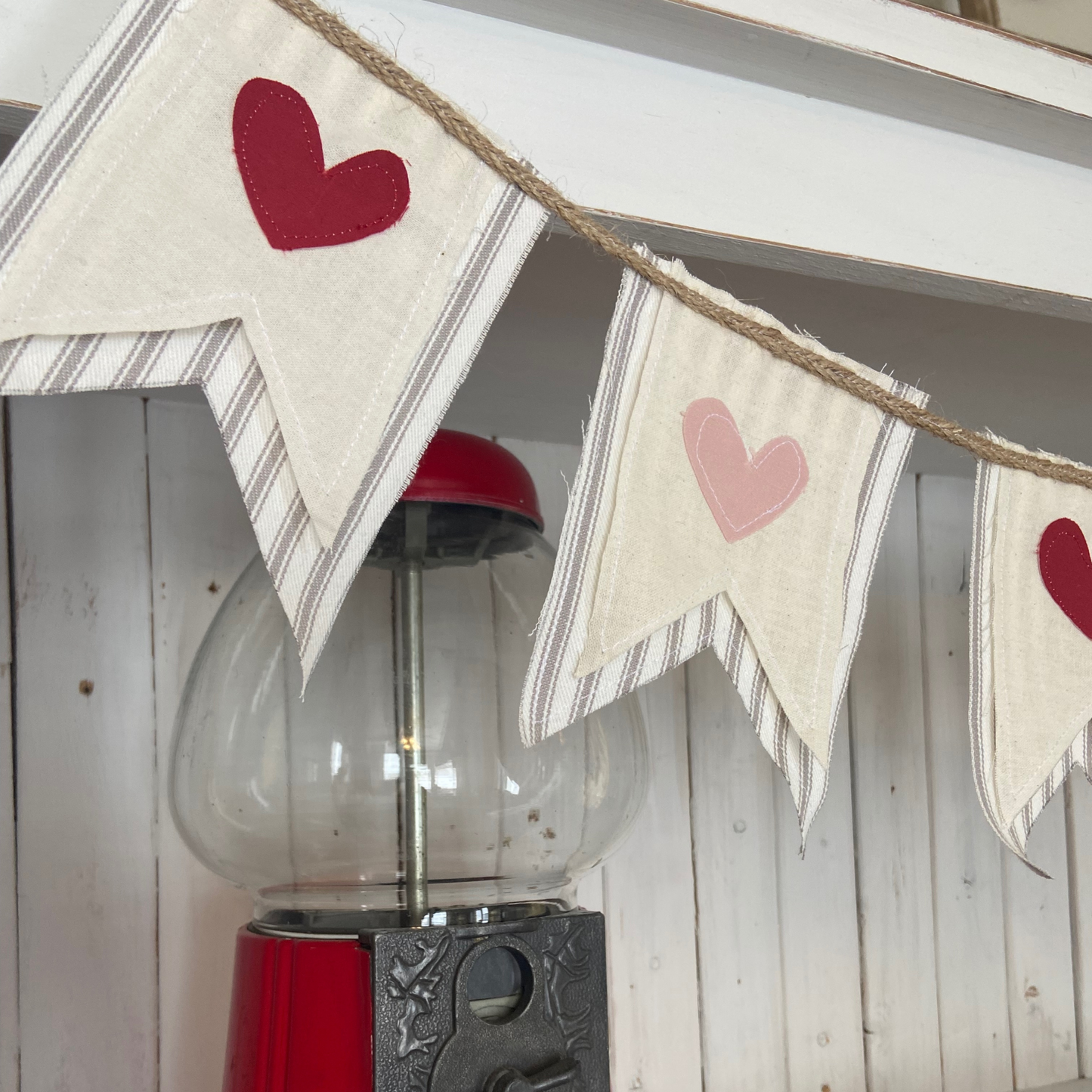 Vintage-Inspired Valentine SweetHeart Pennant Banner in Red & Pink-4ft