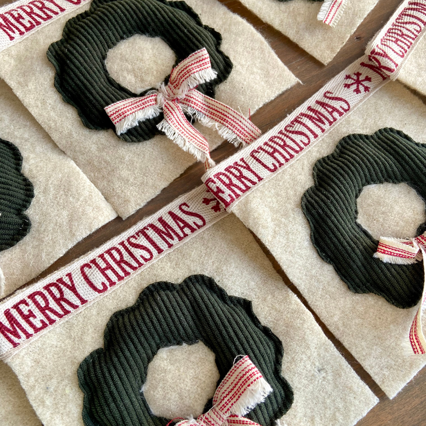 Merry Christmas Wreath Banner