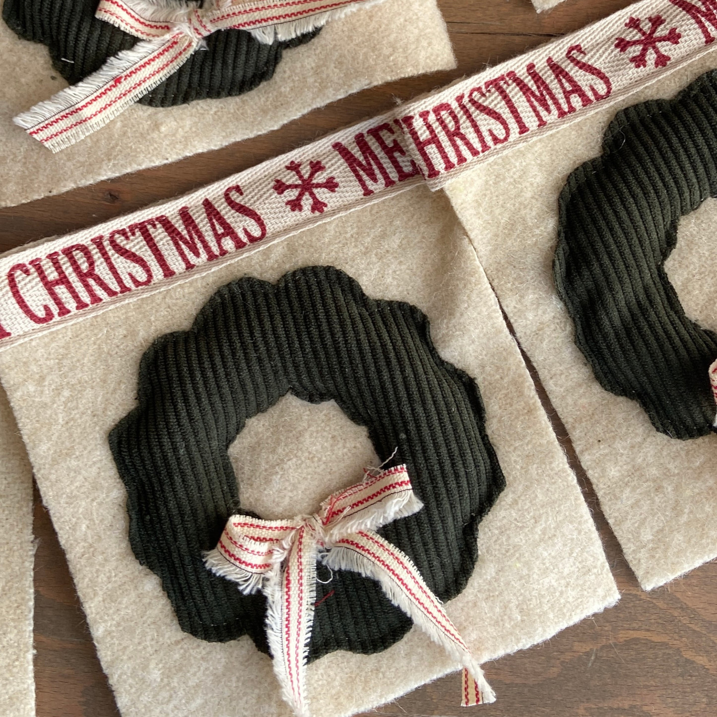 Merry Christmas Wreath Banner
