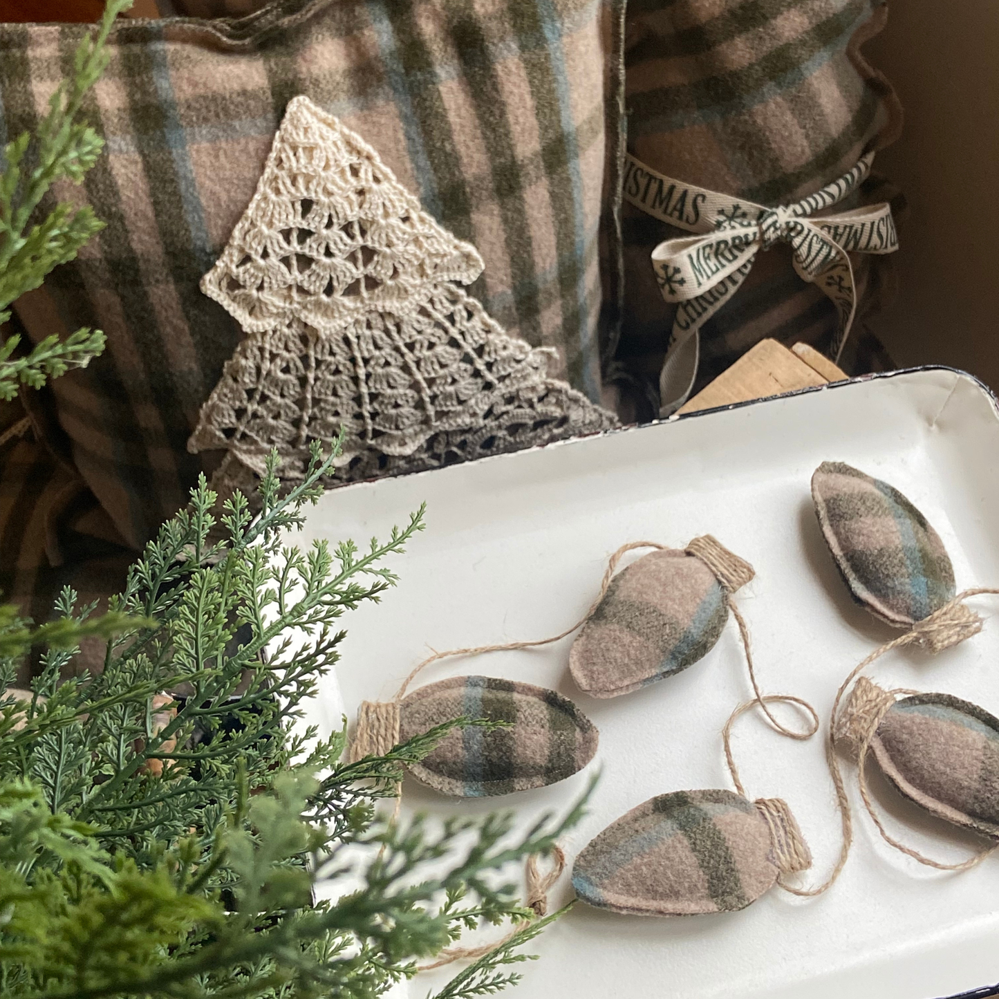 Vintage Plaid Christmas Bulbs Garland