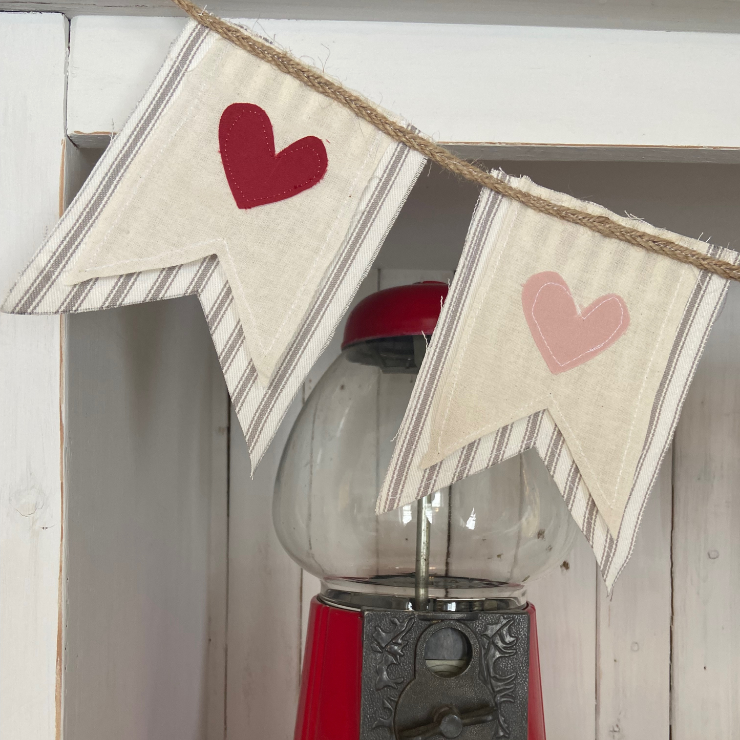 Vintage-Inspired Valentine SweetHeart Pennant Banner in Red & Pink-4ft