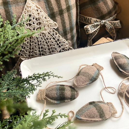 Vintage Plaid Christmas Bulbs Garland