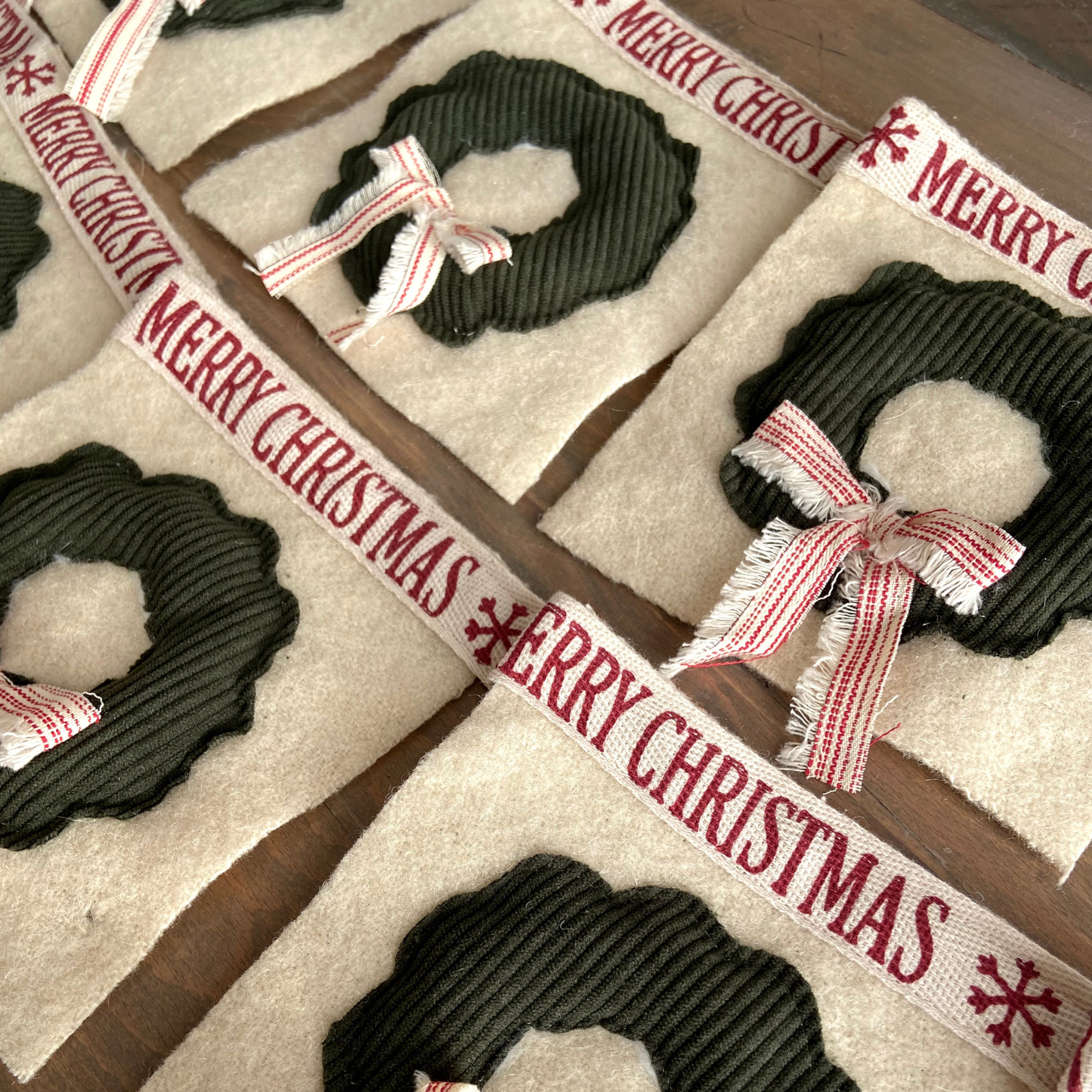 Merry Christmas Wreath Banner