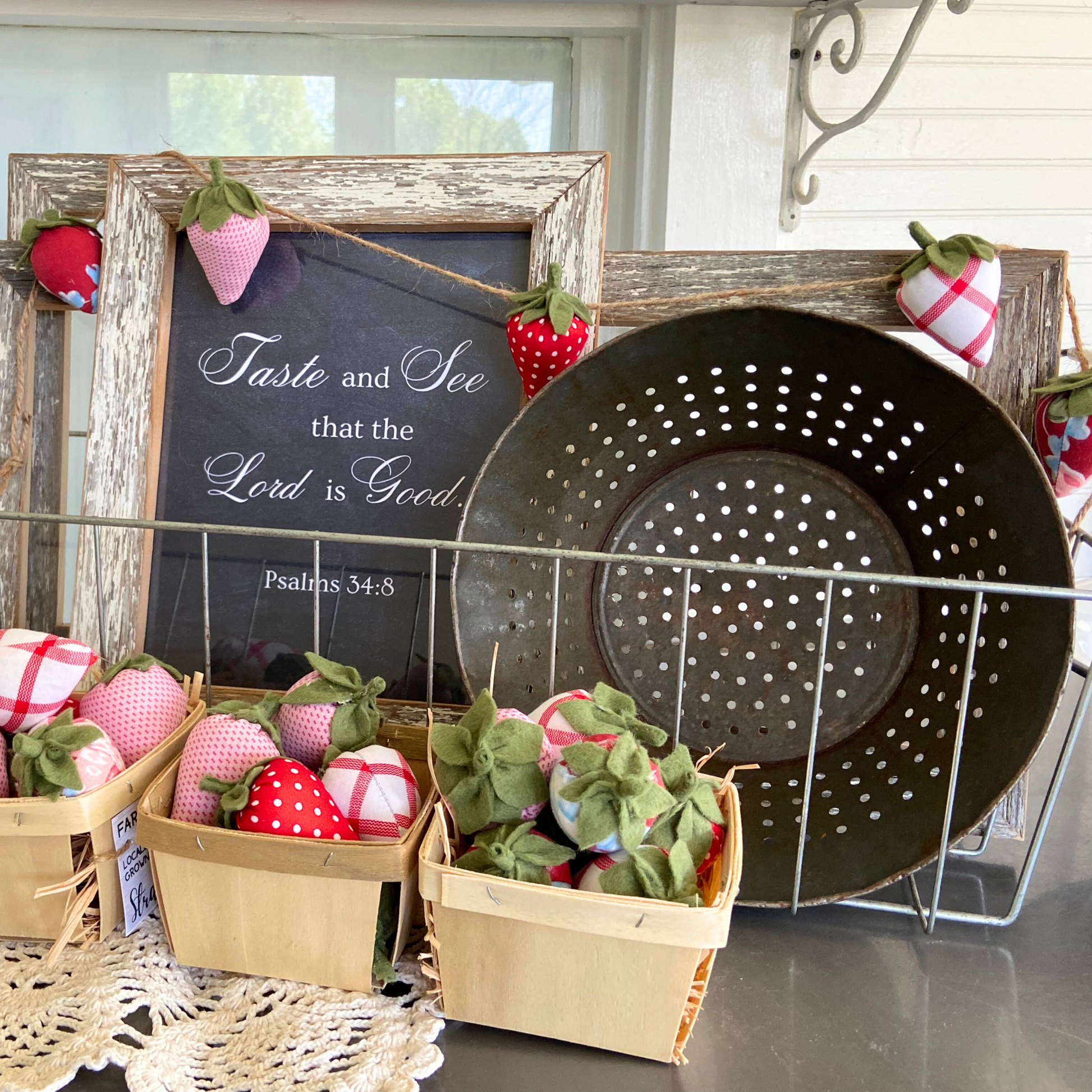 Amazing Strawberry DIY Decor 🍓 Dollar Tree Summer Decor + fabric, felt &  wood strawberries 